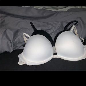 2 Victoria’s Secret bras. Super push up